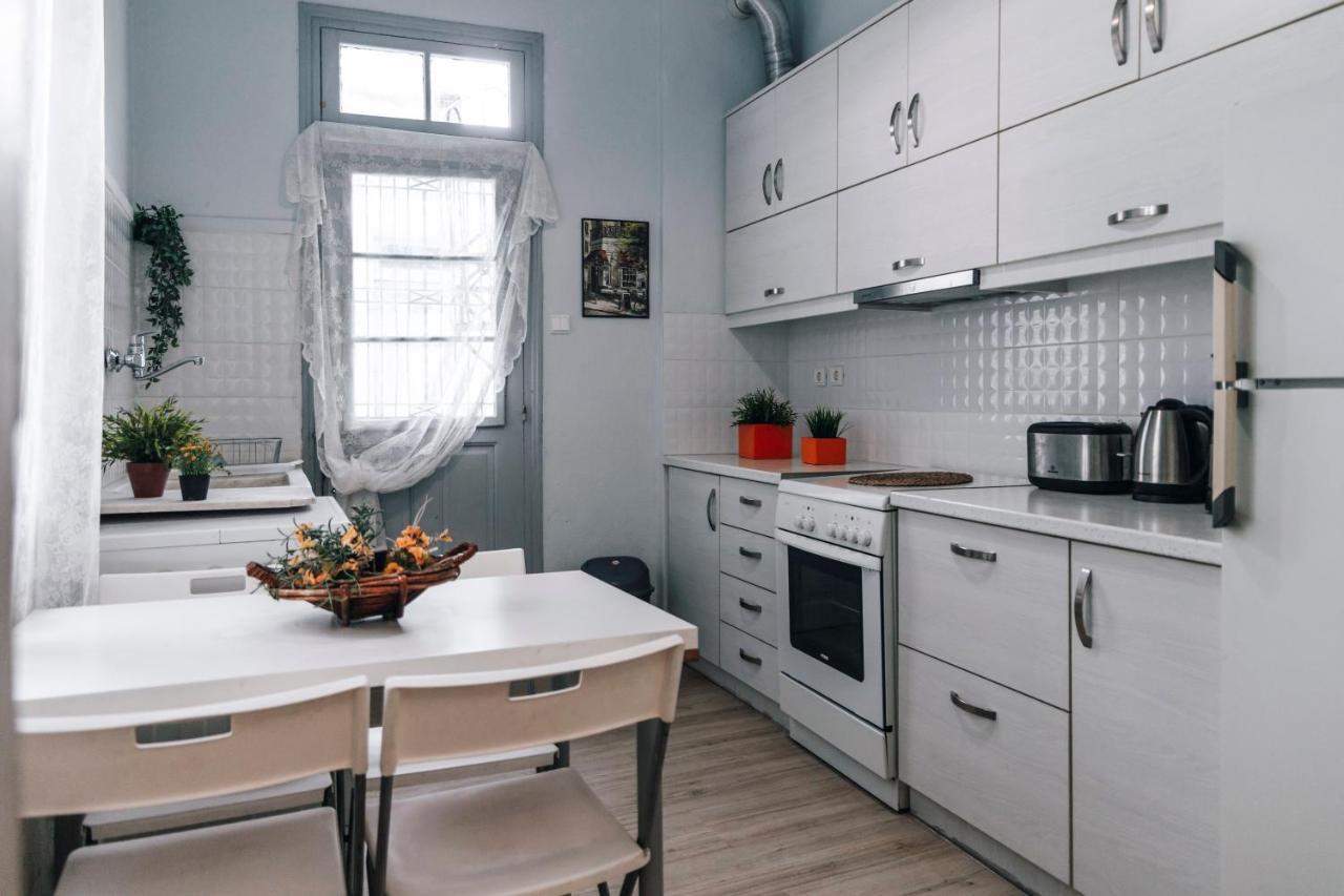 Monastiraki-Psiri, Old Town, 3-Bdr Apt, Sleep 6-10P, Spacious Court Yard Athena Bagian luar foto