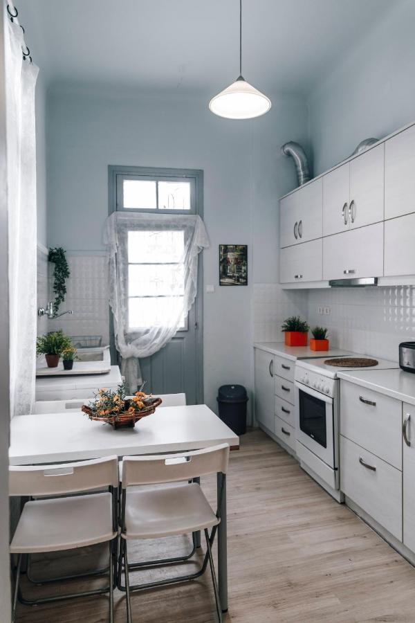 Monastiraki-Psiri, Old Town, 3-Bdr Apt, Sleep 6-10P, Spacious Court Yard Athena Bagian luar foto