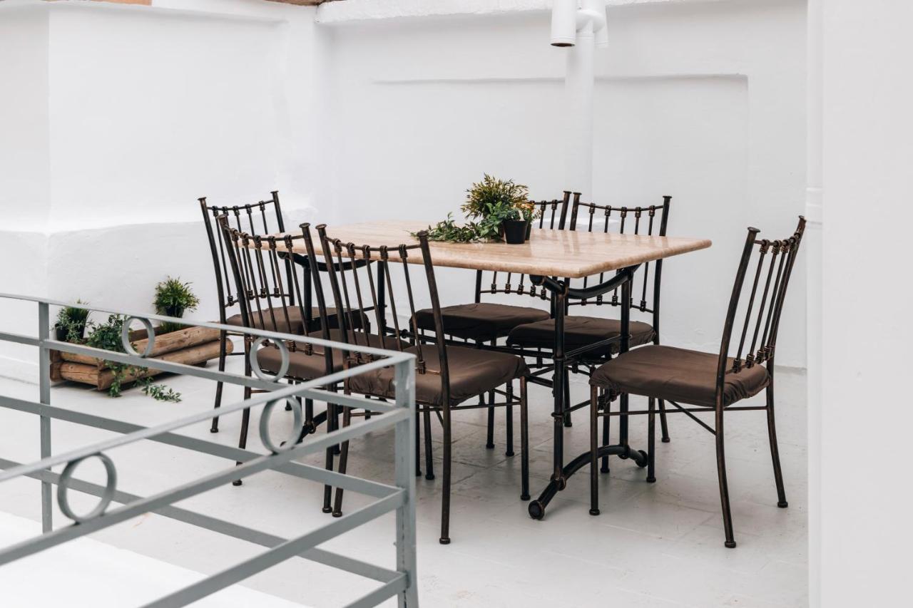 Monastiraki-Psiri, Old Town, 3-Bdr Apt, Sleep 6-10P, Spacious Court Yard Athena Bagian luar foto