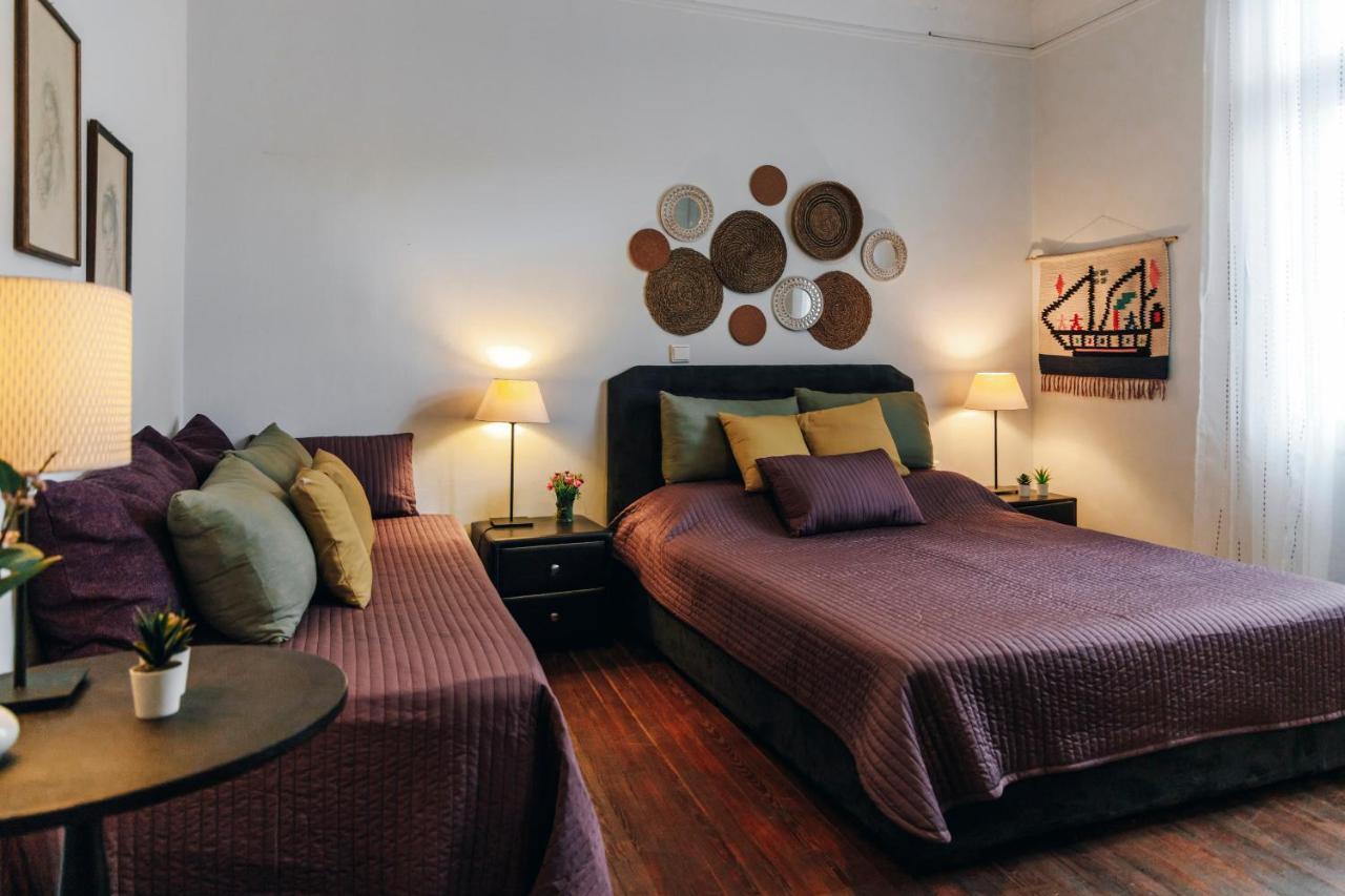 Monastiraki-Psiri, Old Town, 3-Bdr Apt, Sleep 6-10P, Spacious Court Yard Athena Bagian luar foto