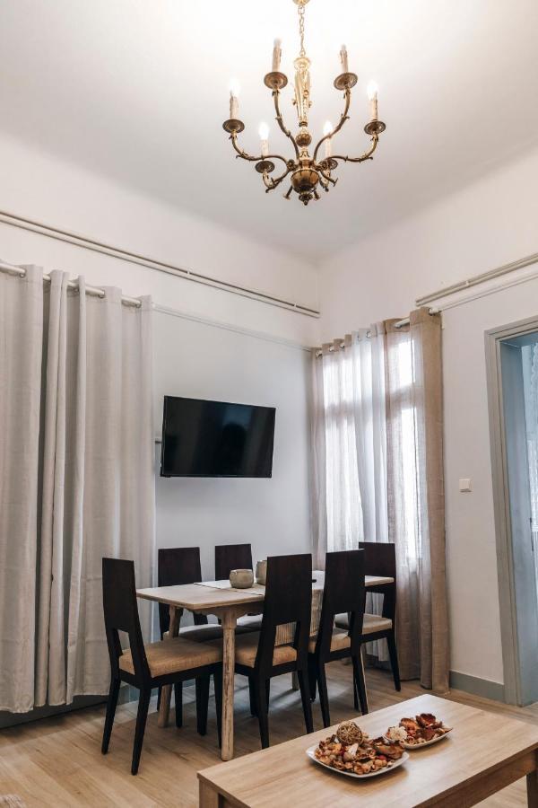 Monastiraki-Psiri, Old Town, 3-Bdr Apt, Sleep 6-10P, Spacious Court Yard Athena Bagian luar foto