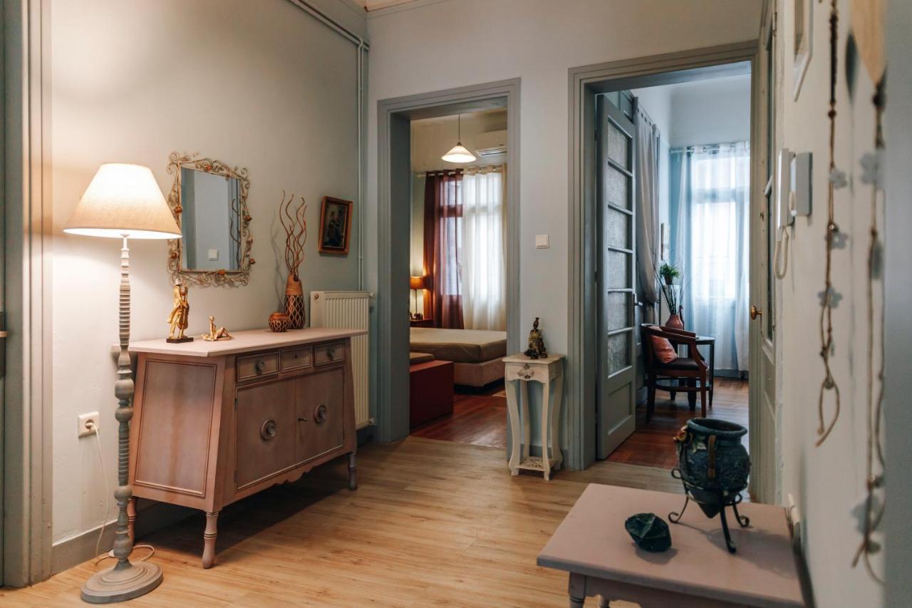 Monastiraki-Psiri, Old Town, 3-Bdr Apt, Sleep 6-10P, Spacious Court Yard Athena Bagian luar foto