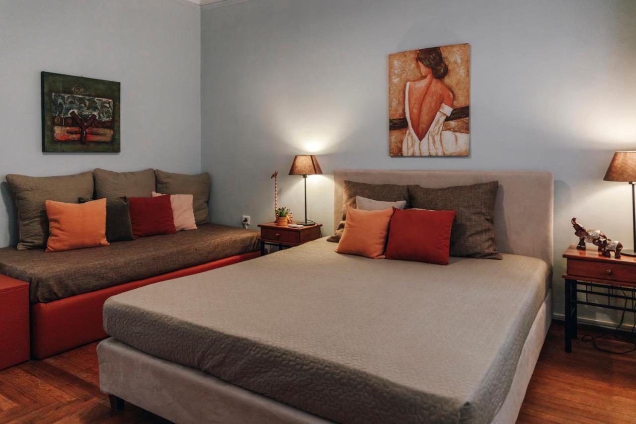 Monastiraki-Psiri, Old Town, 3-Bdr Apt, Sleep 6-10P, Spacious Court Yard Athena Bagian luar foto