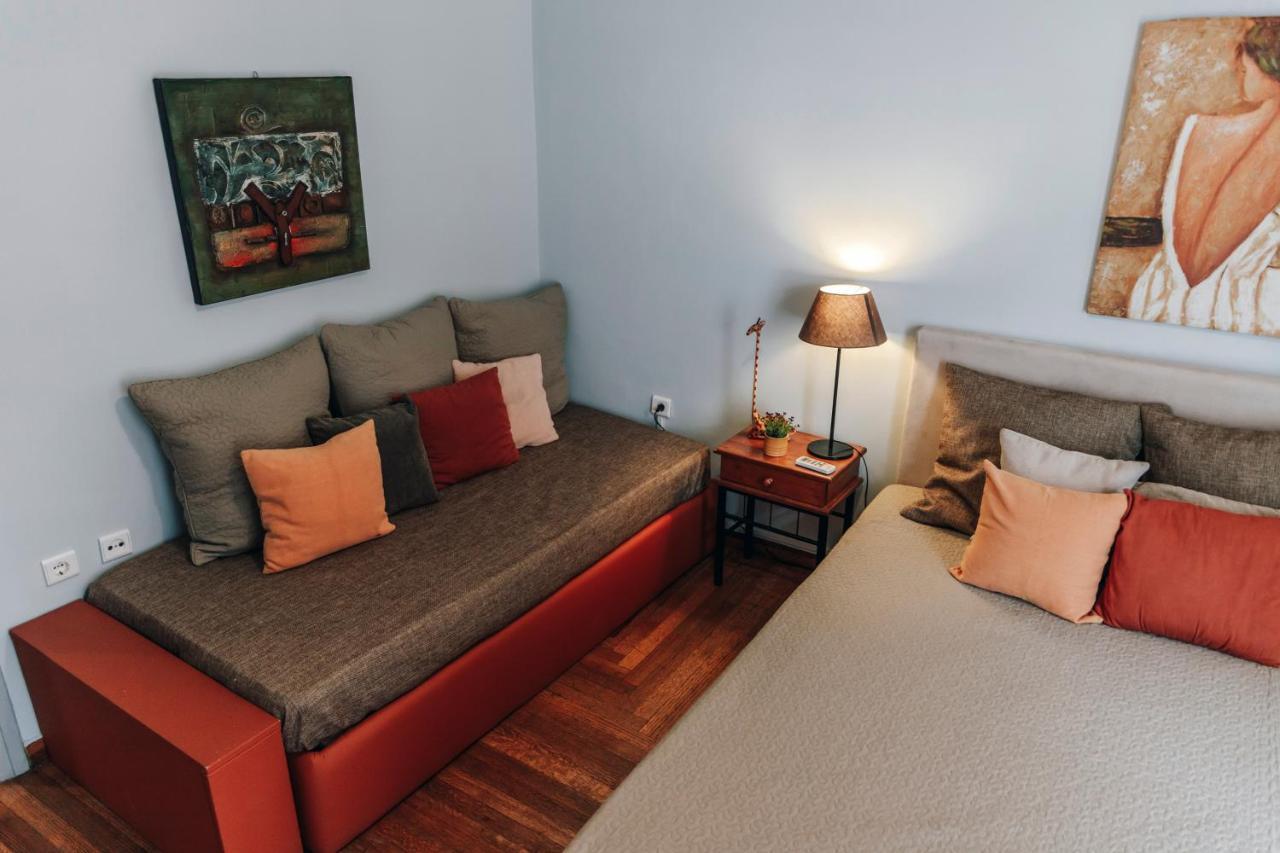 Monastiraki-Psiri, Old Town, 3-Bdr Apt, Sleep 6-10P, Spacious Court Yard Athena Bagian luar foto