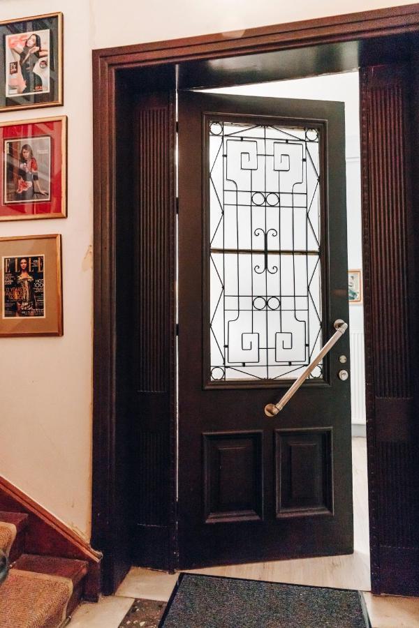 Monastiraki-Psiri, Old Town, 3-Bdr Apt, Sleep 6-10P, Spacious Court Yard Athena Bagian luar foto