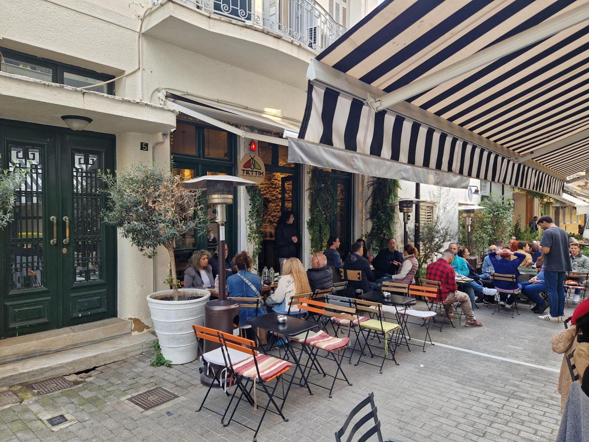 Monastiraki-Psiri, Old Town, 3-Bdr Apt, Sleep 6-10P, Spacious Court Yard Athena Bagian luar foto