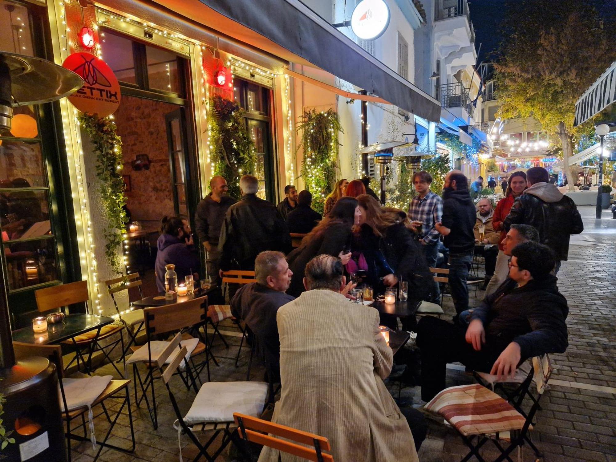Monastiraki-Psiri, Old Town, 3-Bdr Apt, Sleep 6-10P, Spacious Court Yard Athena Bagian luar foto